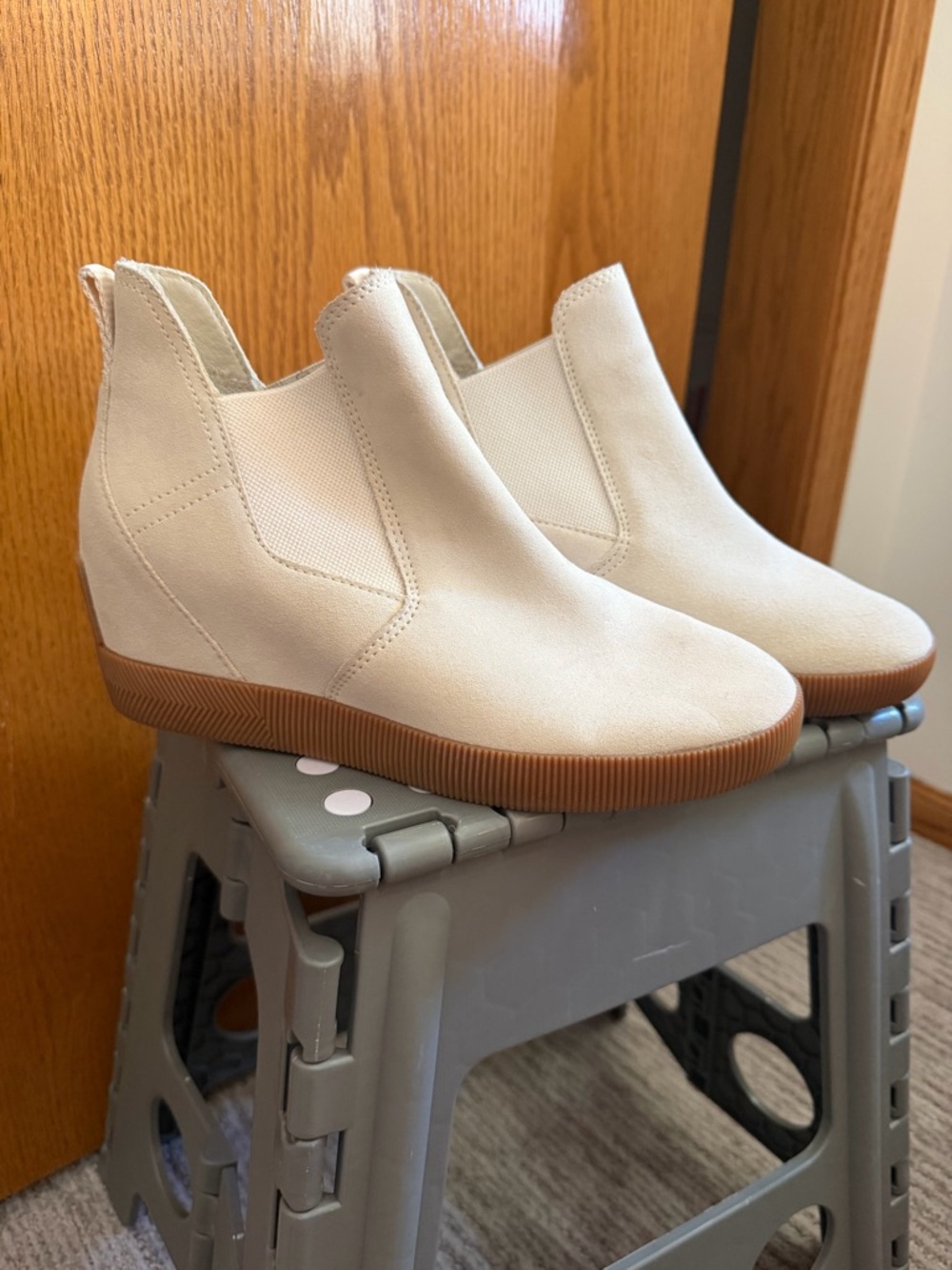 Sorel Sz 8 Neutral Cream Wedge Chelsea Booties - Women's Fashion Ankle Boots